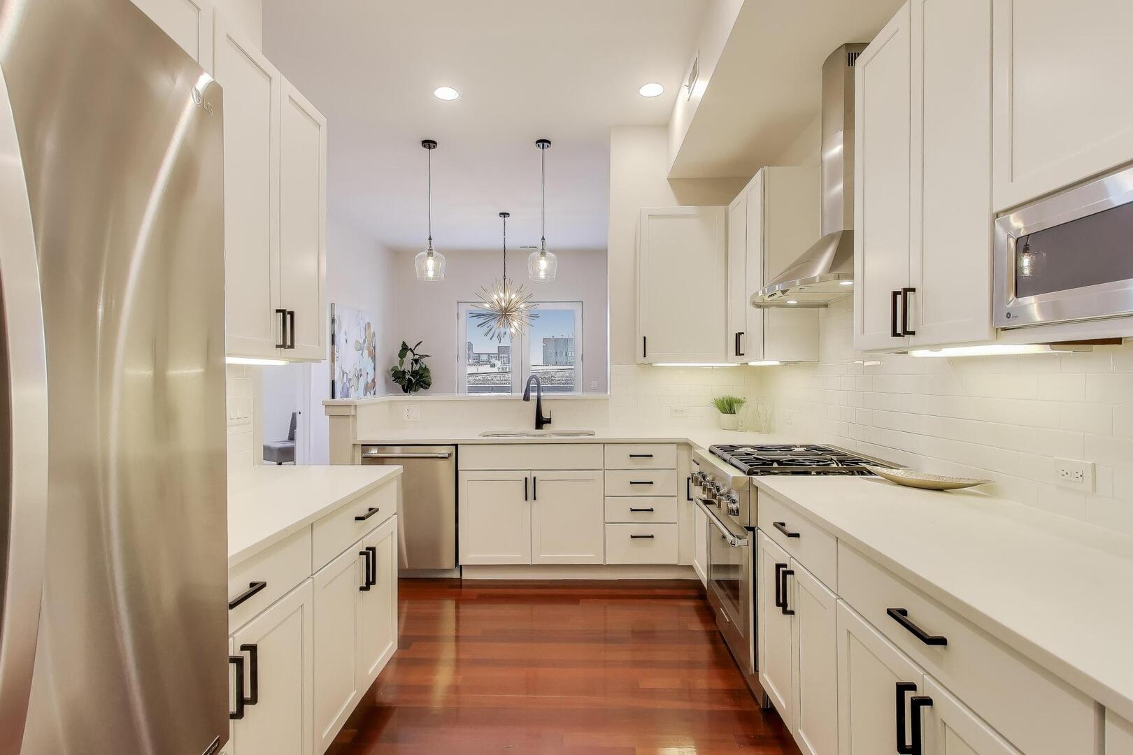 1600 N MARSHFIELD Avenue Unit: 403