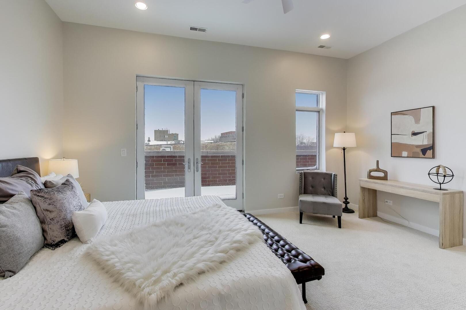 1600 N MARSHFIELD Avenue Unit: 403