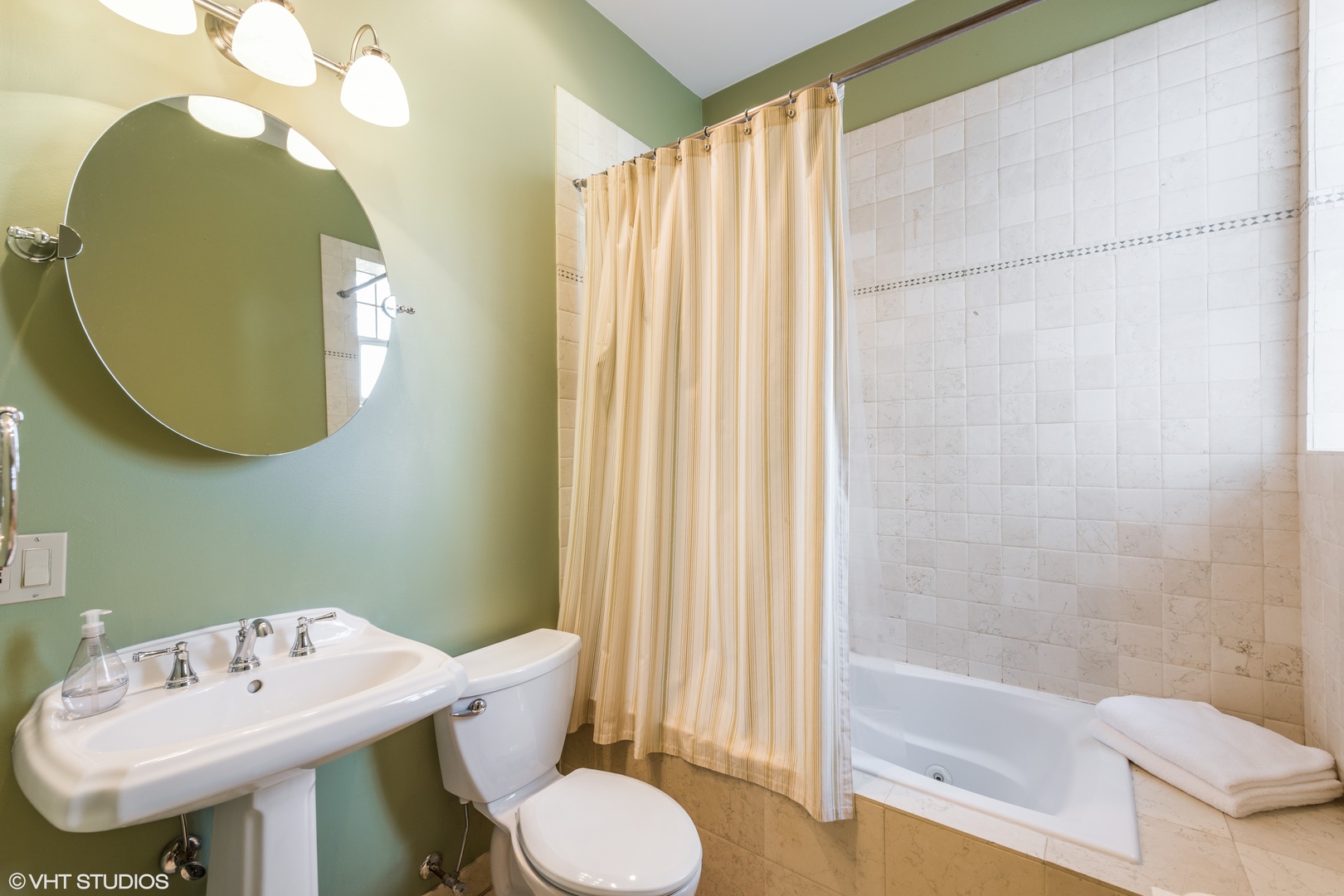 2227 W School Street Unit: 3