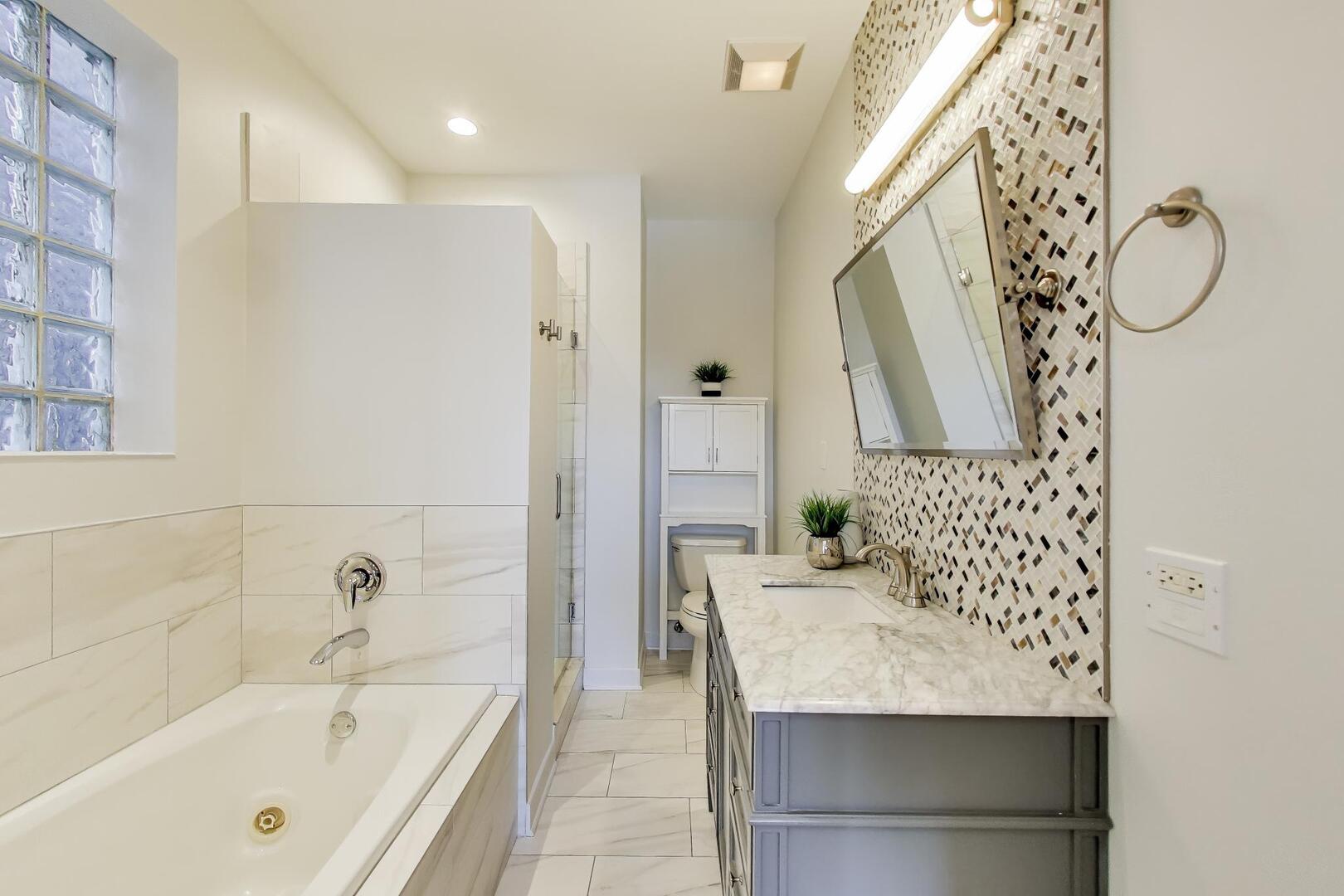 859 N Paulina Street Unit: 2