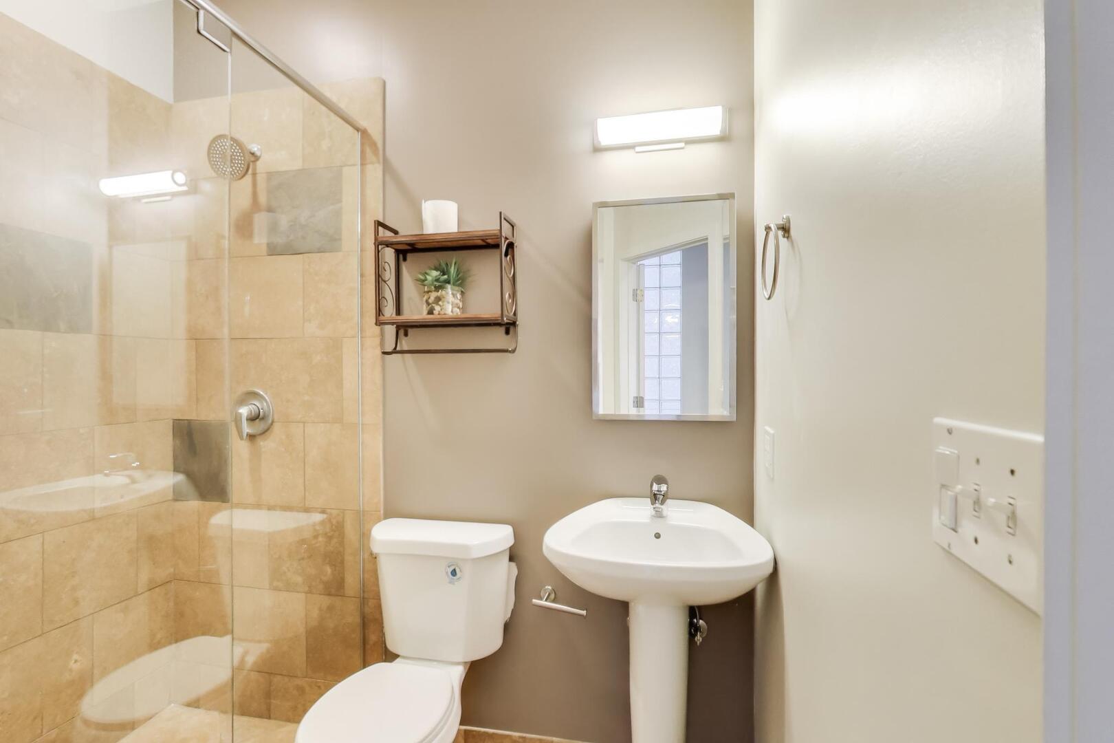 859 N Paulina Street Unit: 2