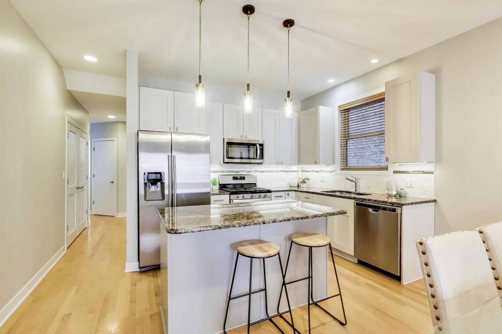 859 N Paulina Street Unit: 2