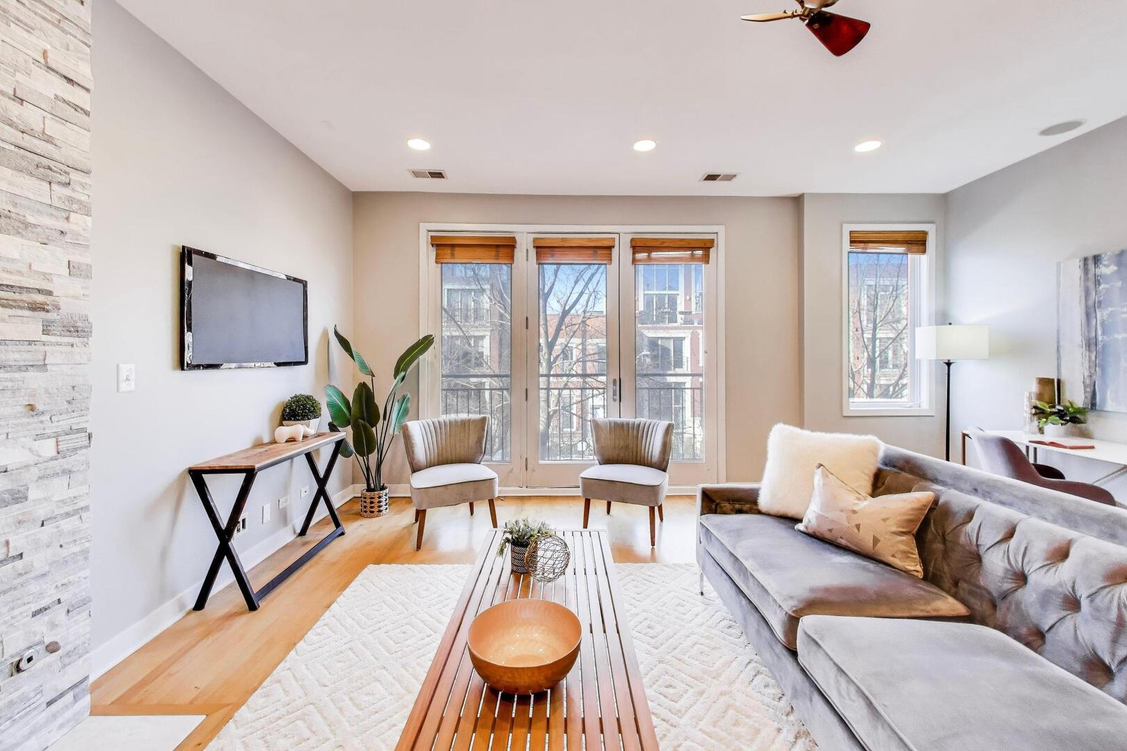 859 N Paulina Street Unit: 2