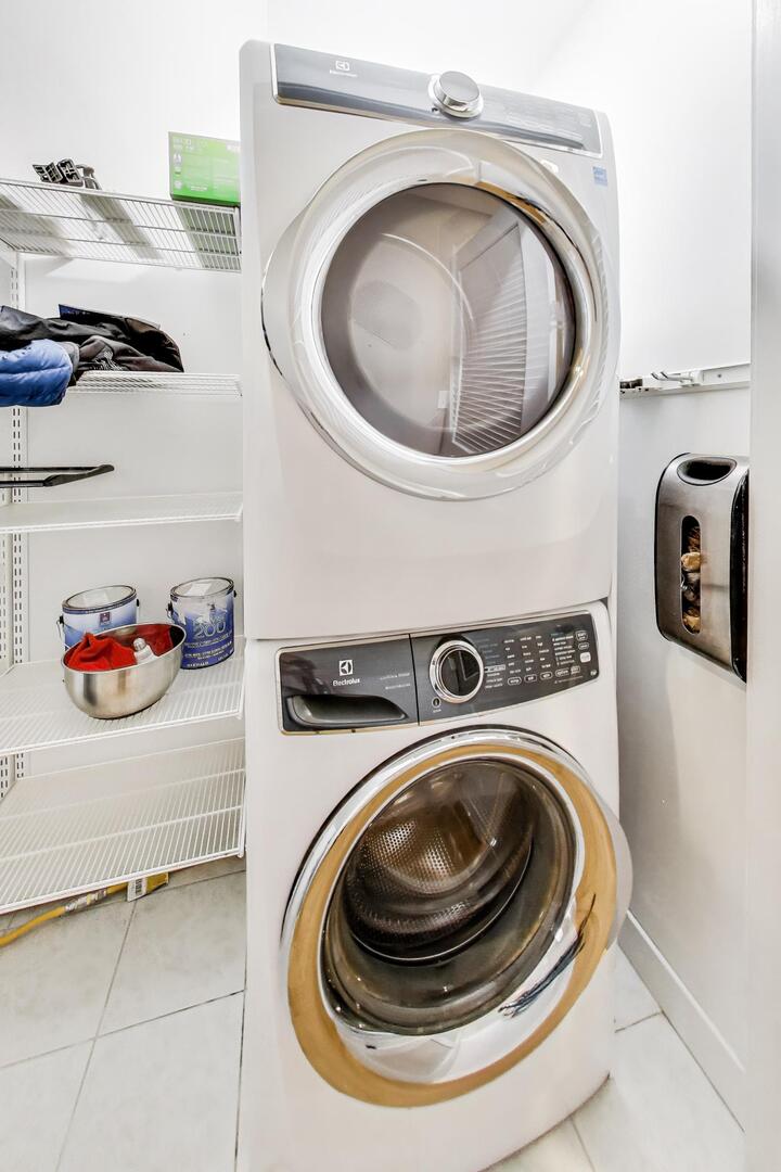 859 N Paulina Street Unit: 2
