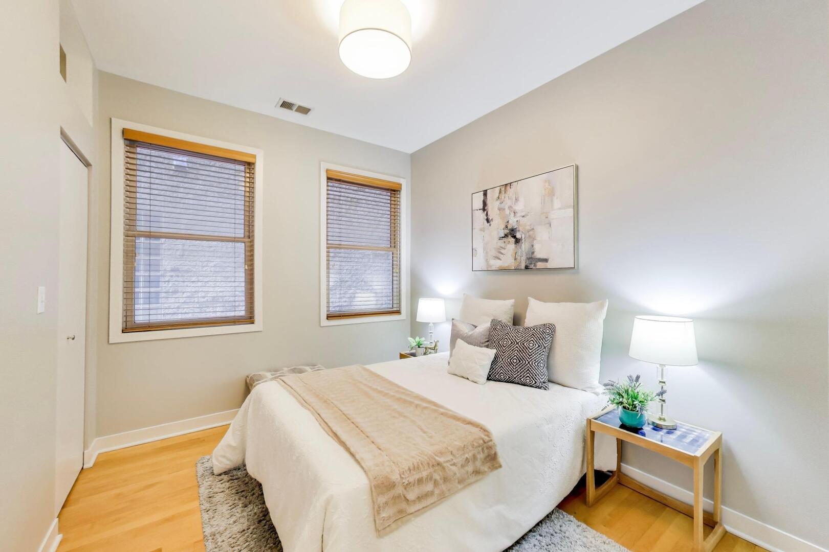 859 N Paulina Street Unit: 2