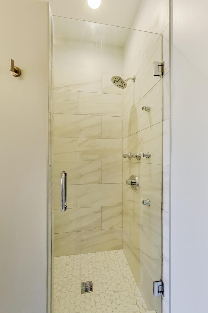 859 N Paulina Street Unit: 2