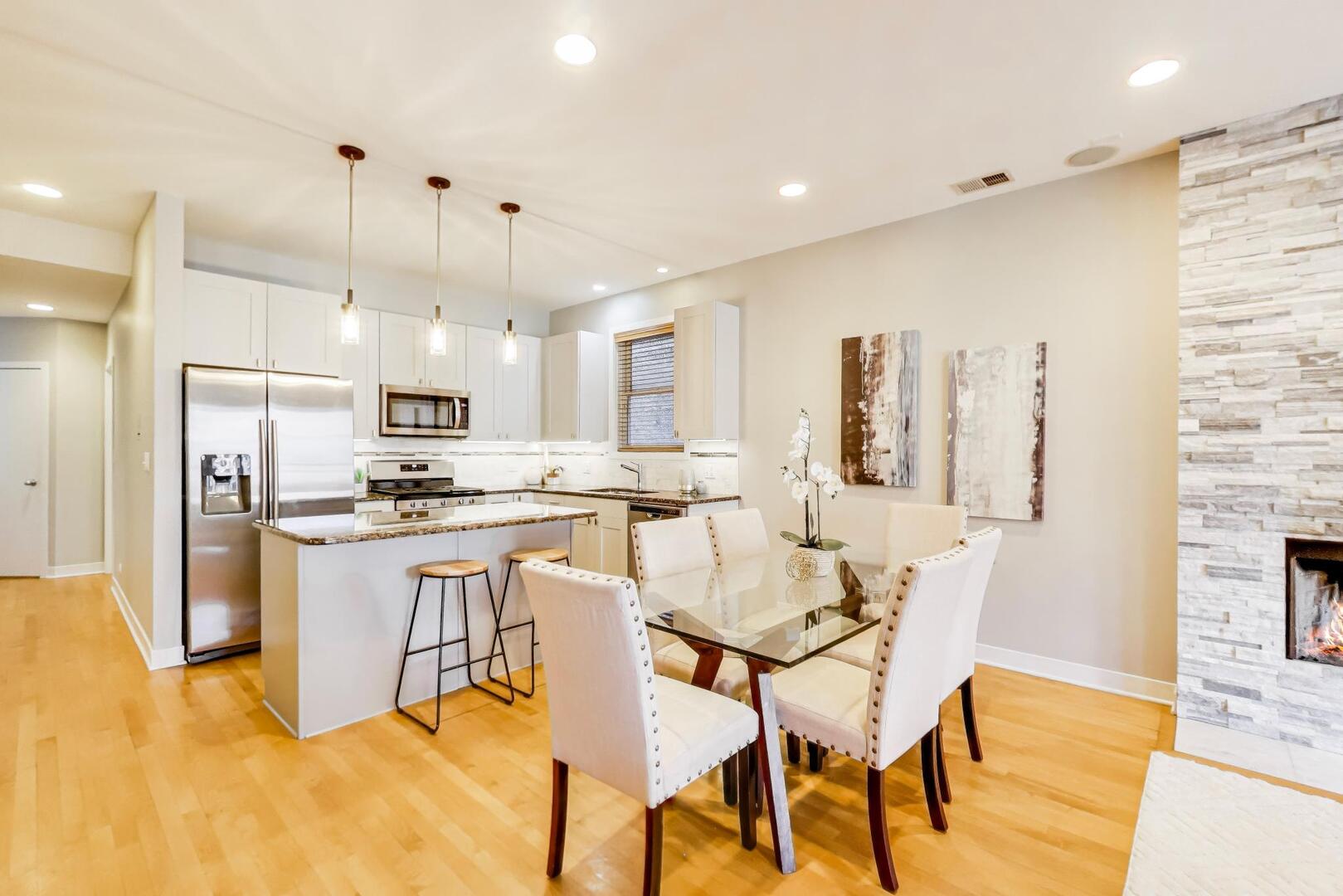 859 N Paulina Street Unit: 2