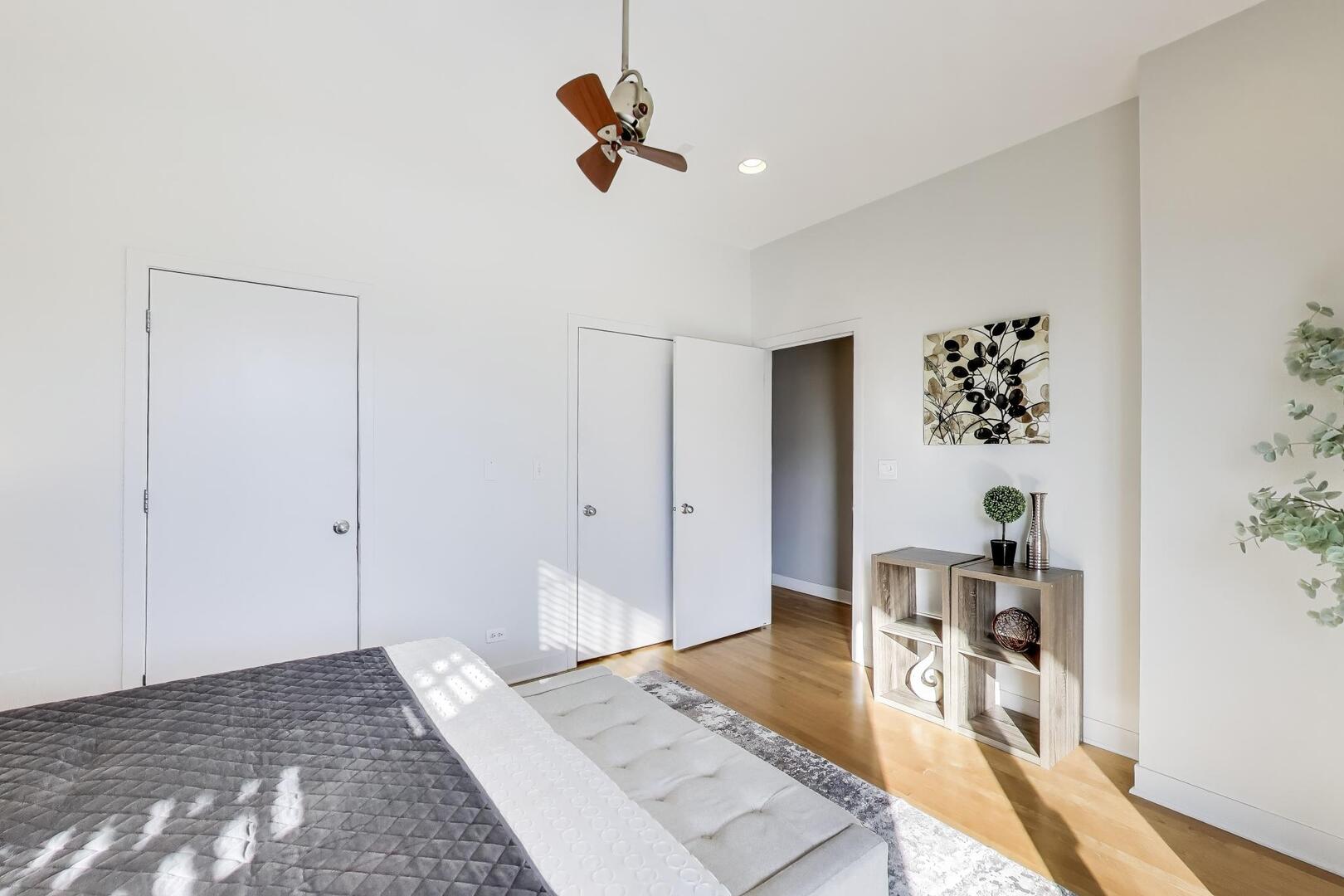859 N Paulina Street Unit: 2