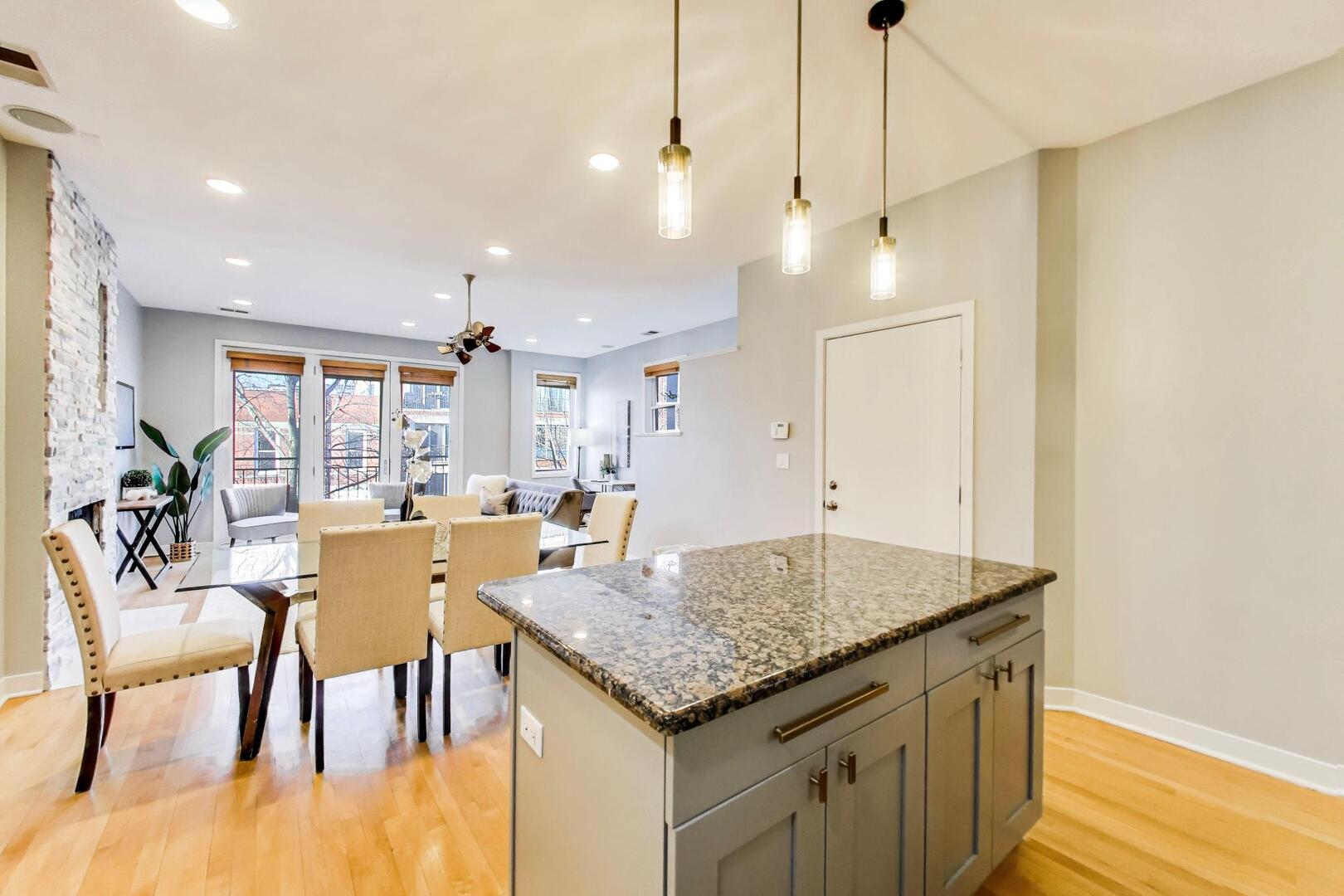 859 N Paulina Street Unit: 2