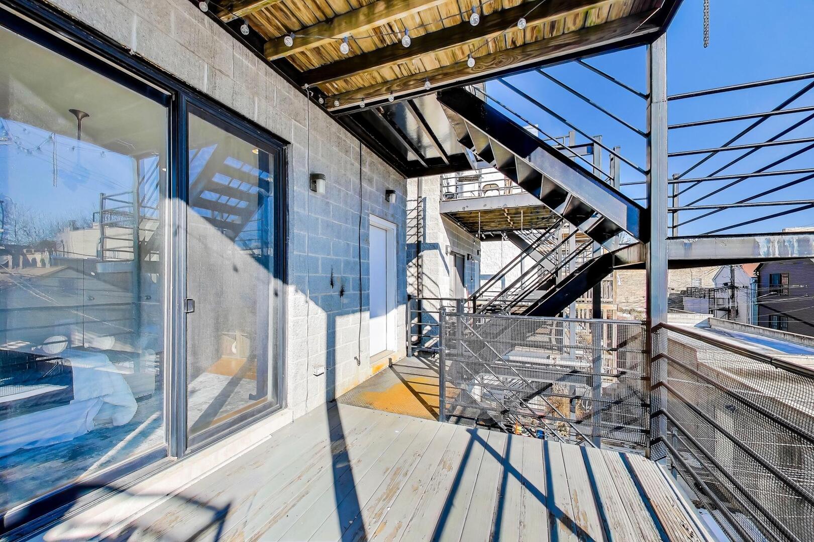 859 N Paulina Street Unit: 2