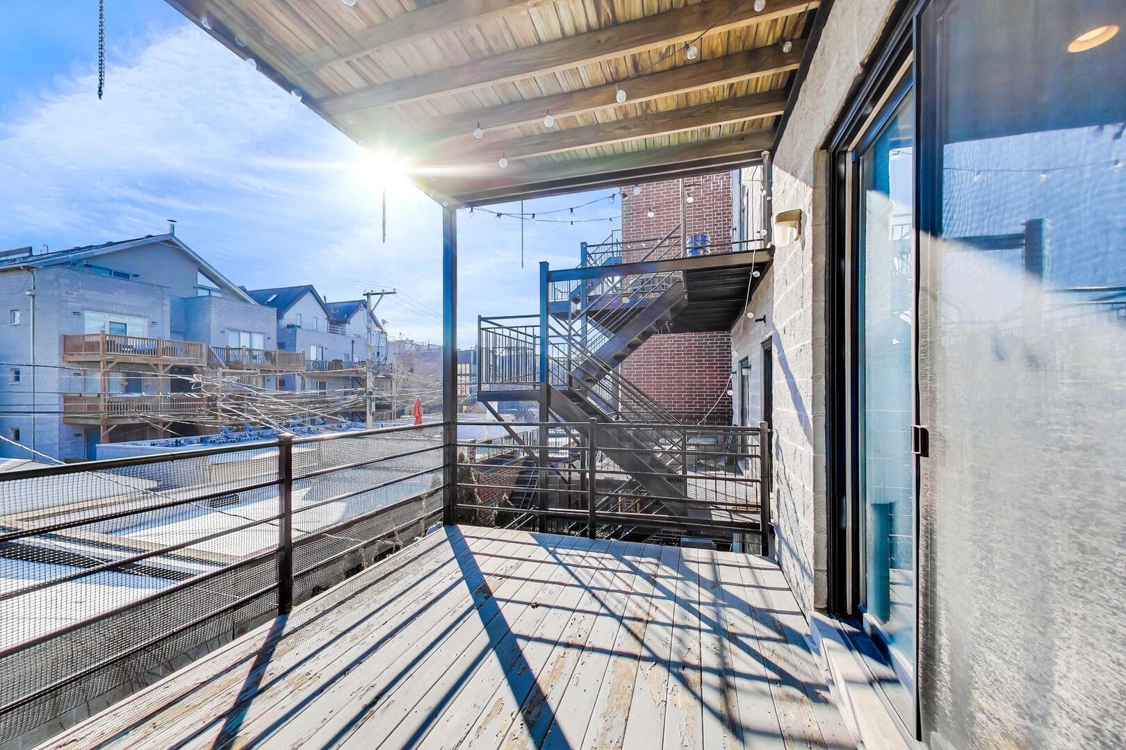 859 N Paulina Street Unit: 2