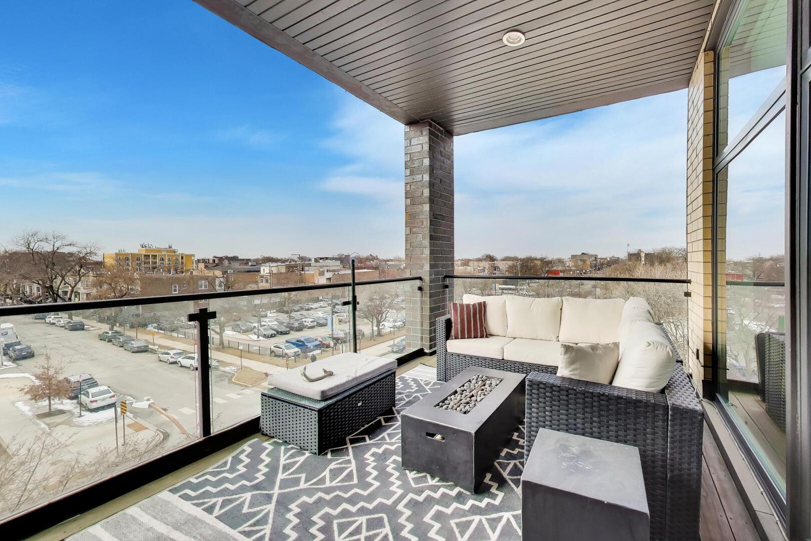 1121 N Western Avenue Unit: 4N