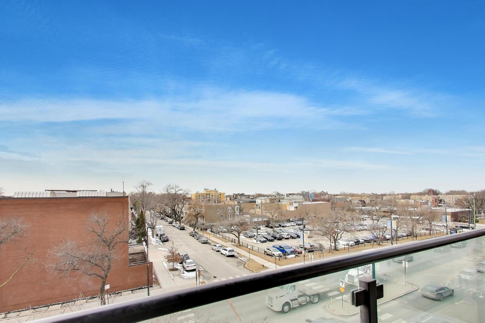 1121 N Western Avenue Unit: 4N