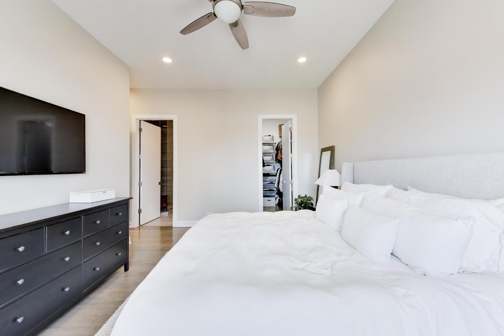 1121 N Western Avenue Unit: 4N