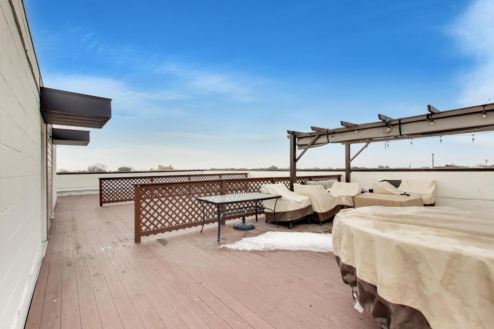 1121 N Western Avenue Unit: 4N