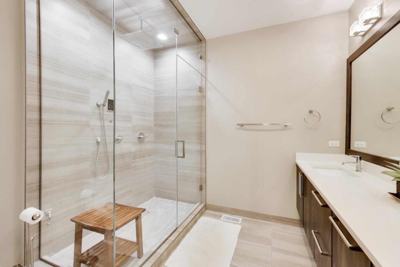 1121 N Western Avenue Unit: 4N