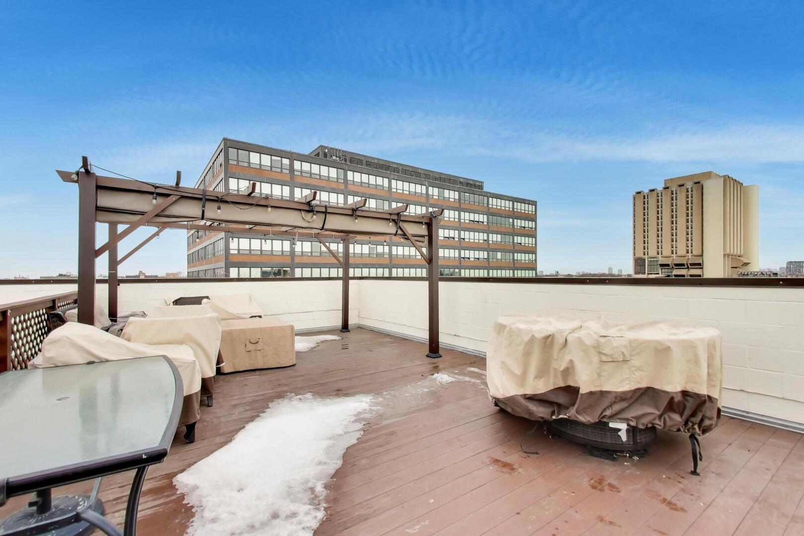 1121 N Western Avenue Unit: 4N