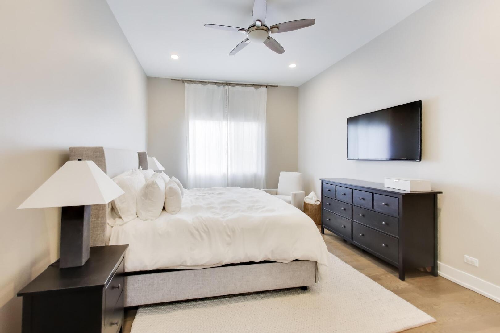 1121 N Western Avenue Unit: 4N