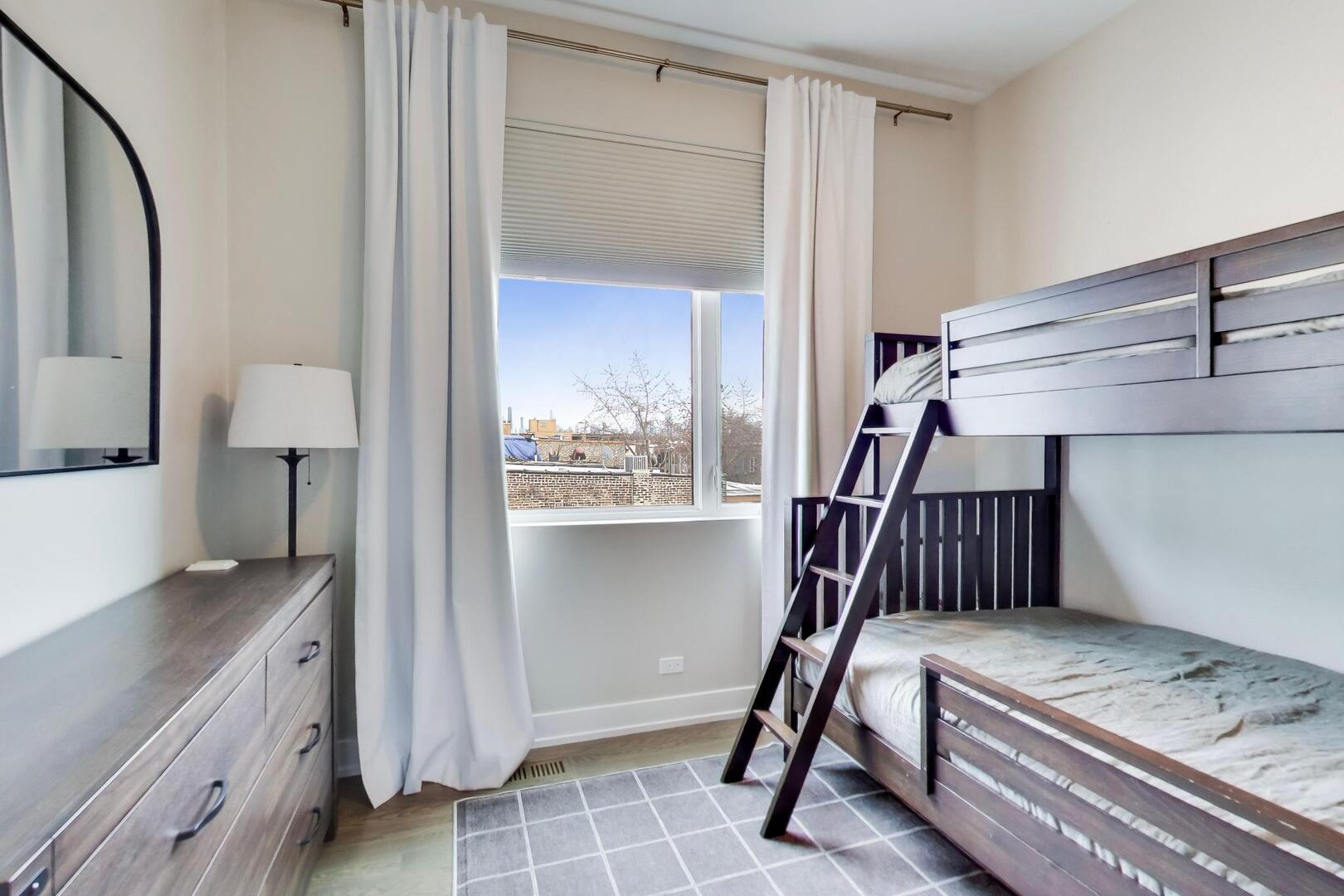 1121 N Western Avenue Unit: 4N