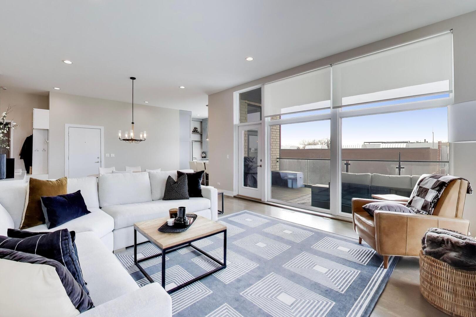 1121 N Western Avenue Unit: 4N