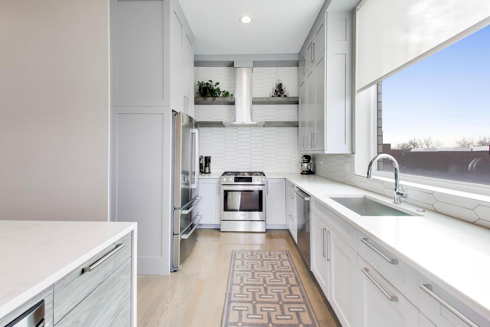 1121 N Western Avenue Unit: 4N