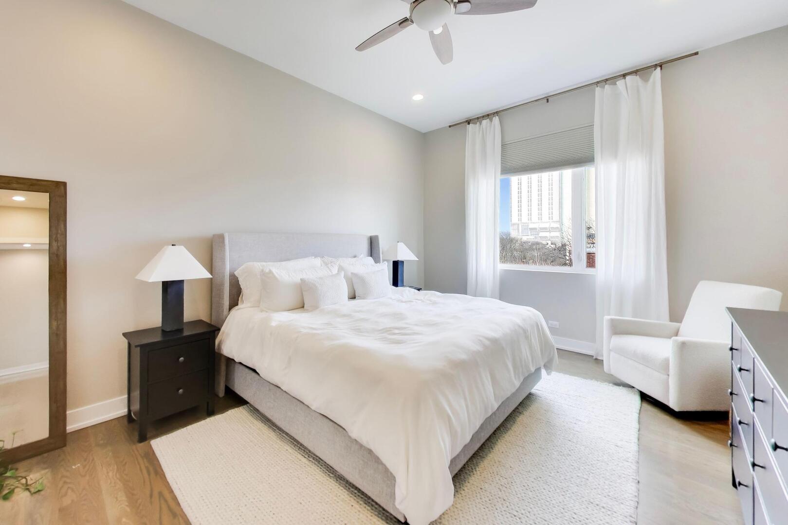 1121 N Western Avenue Unit: 4N