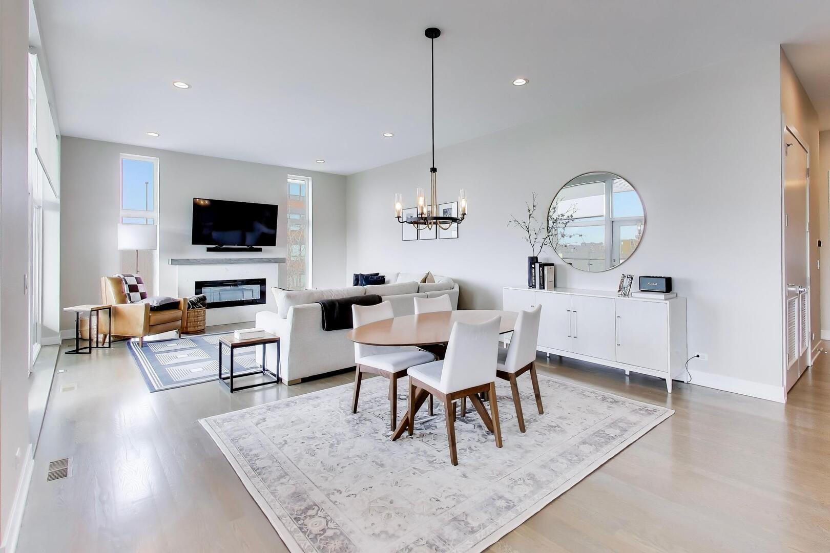 1121 N Western Avenue Unit: 4N