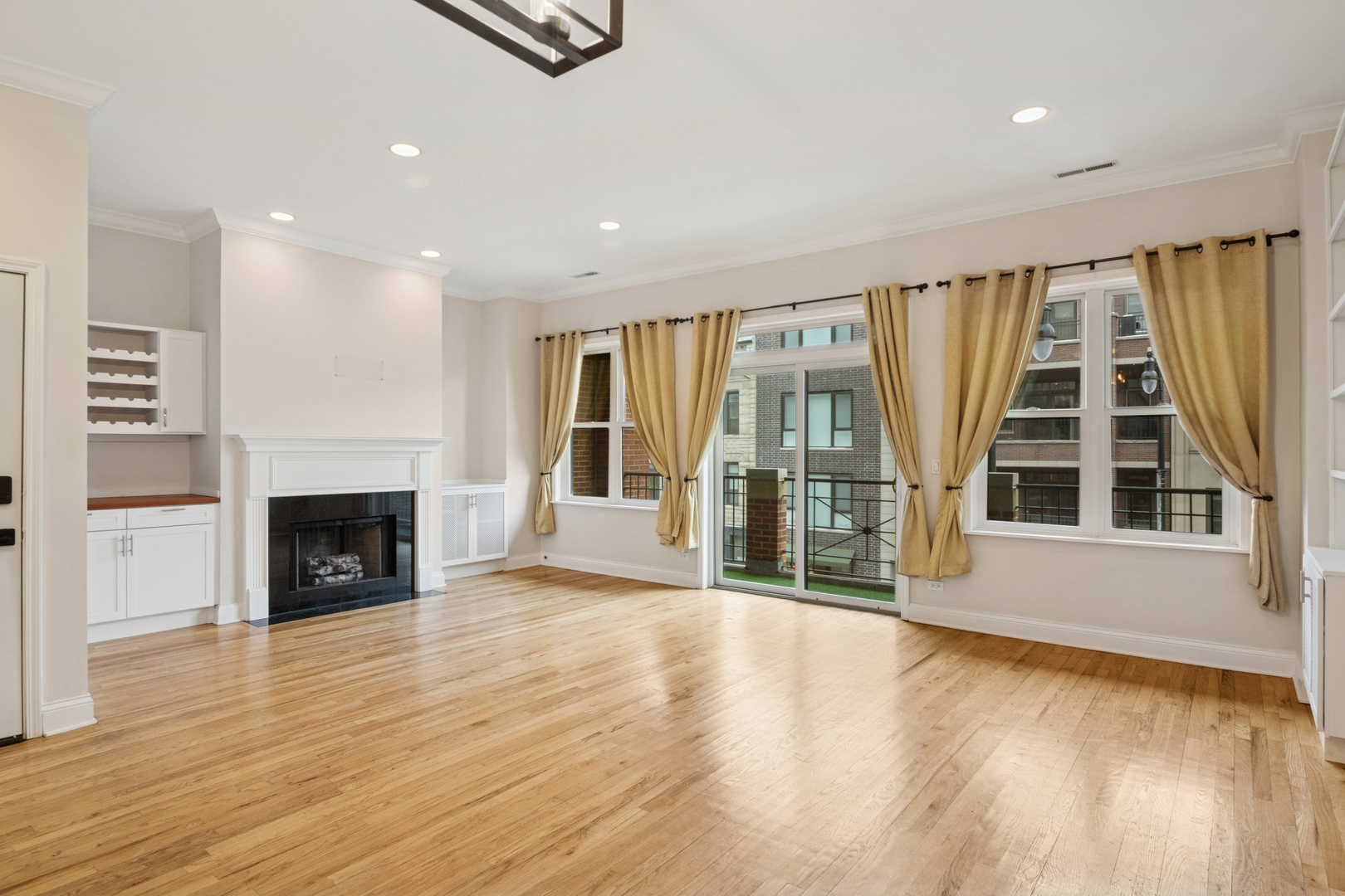 3059 N Lincoln Avenue Unit: B