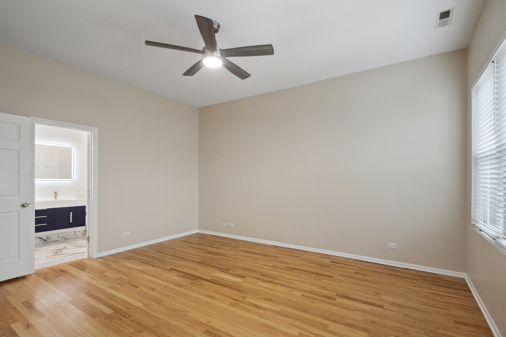 3059 N Lincoln Avenue Unit: B