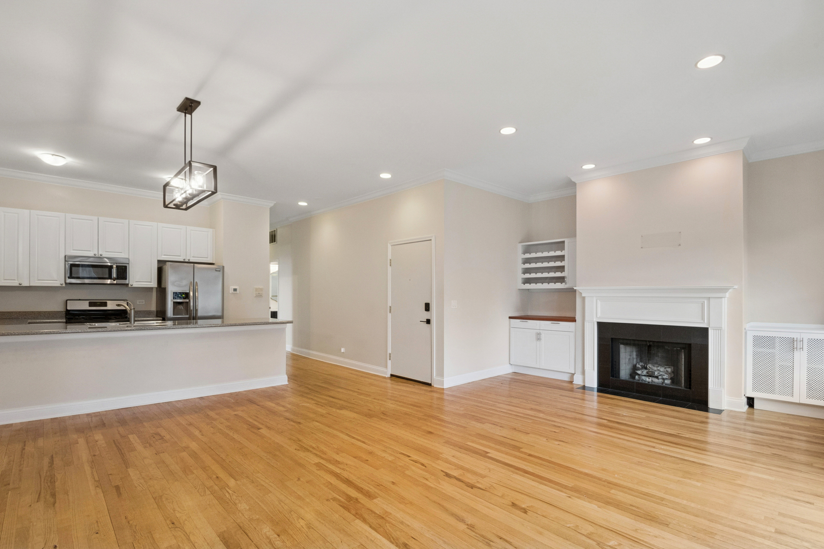 3059 N Lincoln Avenue Unit: B