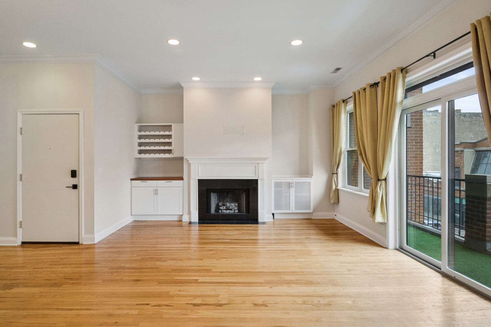 3059 N Lincoln Avenue Unit: B