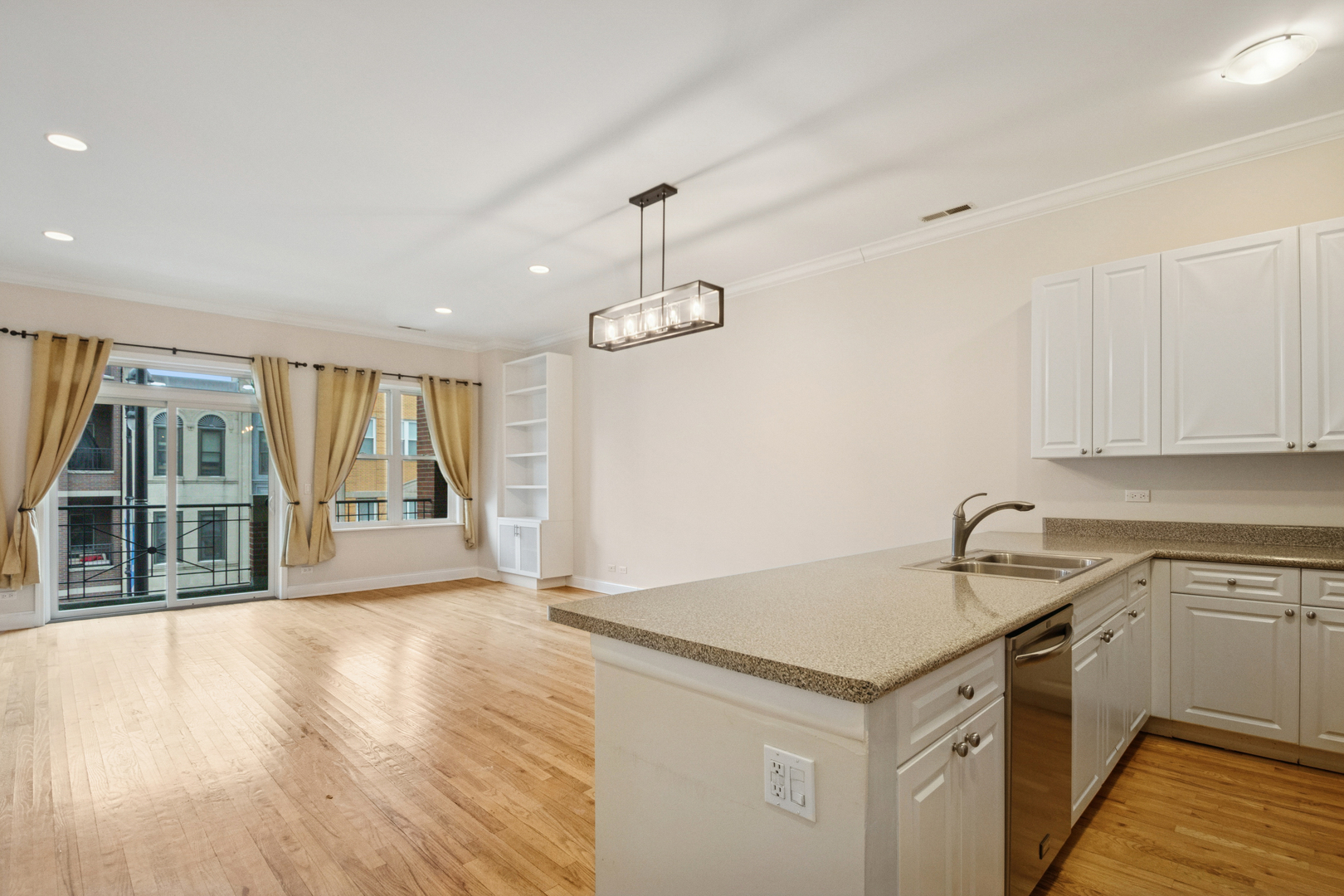 3059 N Lincoln Avenue Unit: B