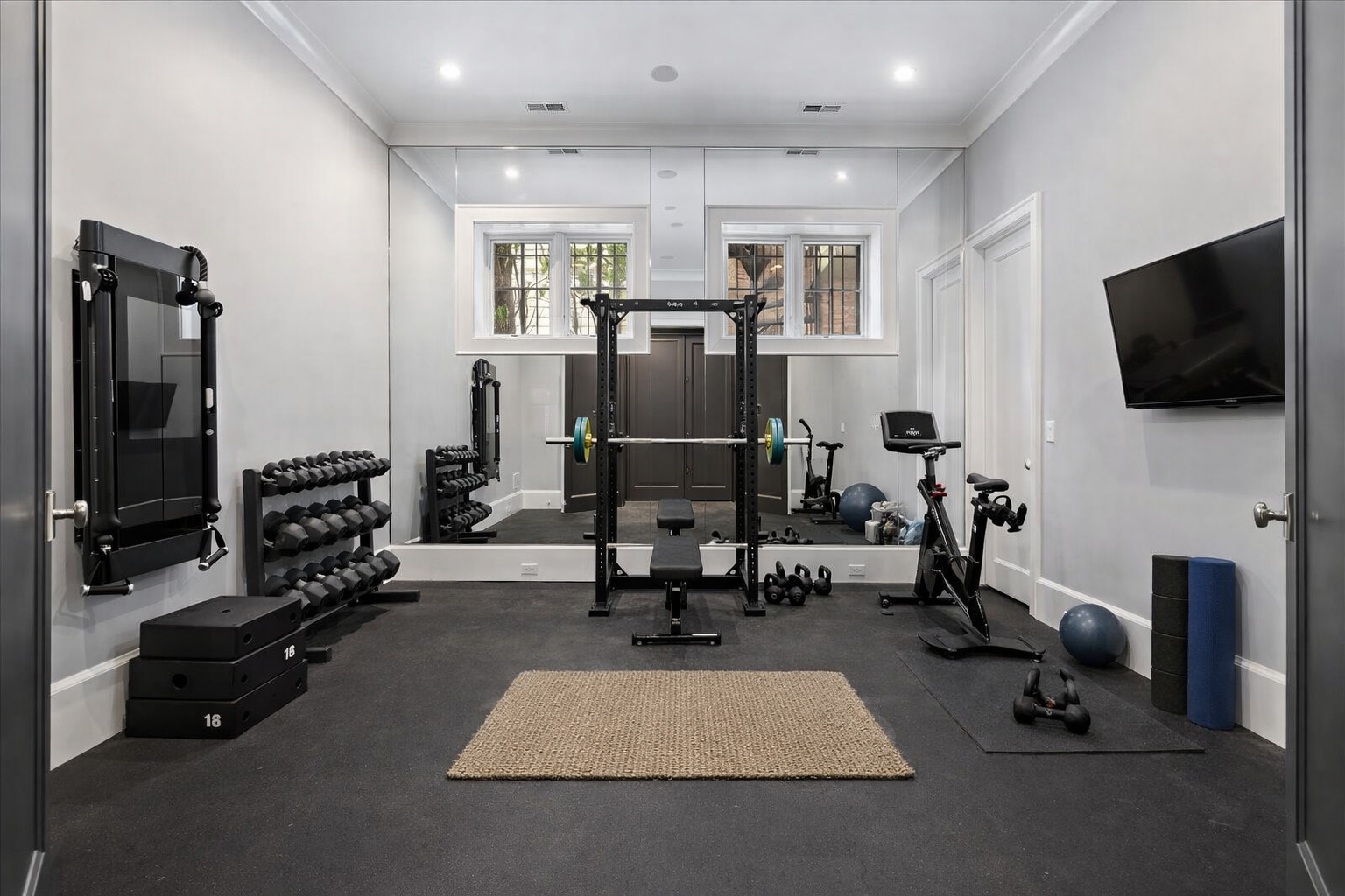 1722 N BURLING Street