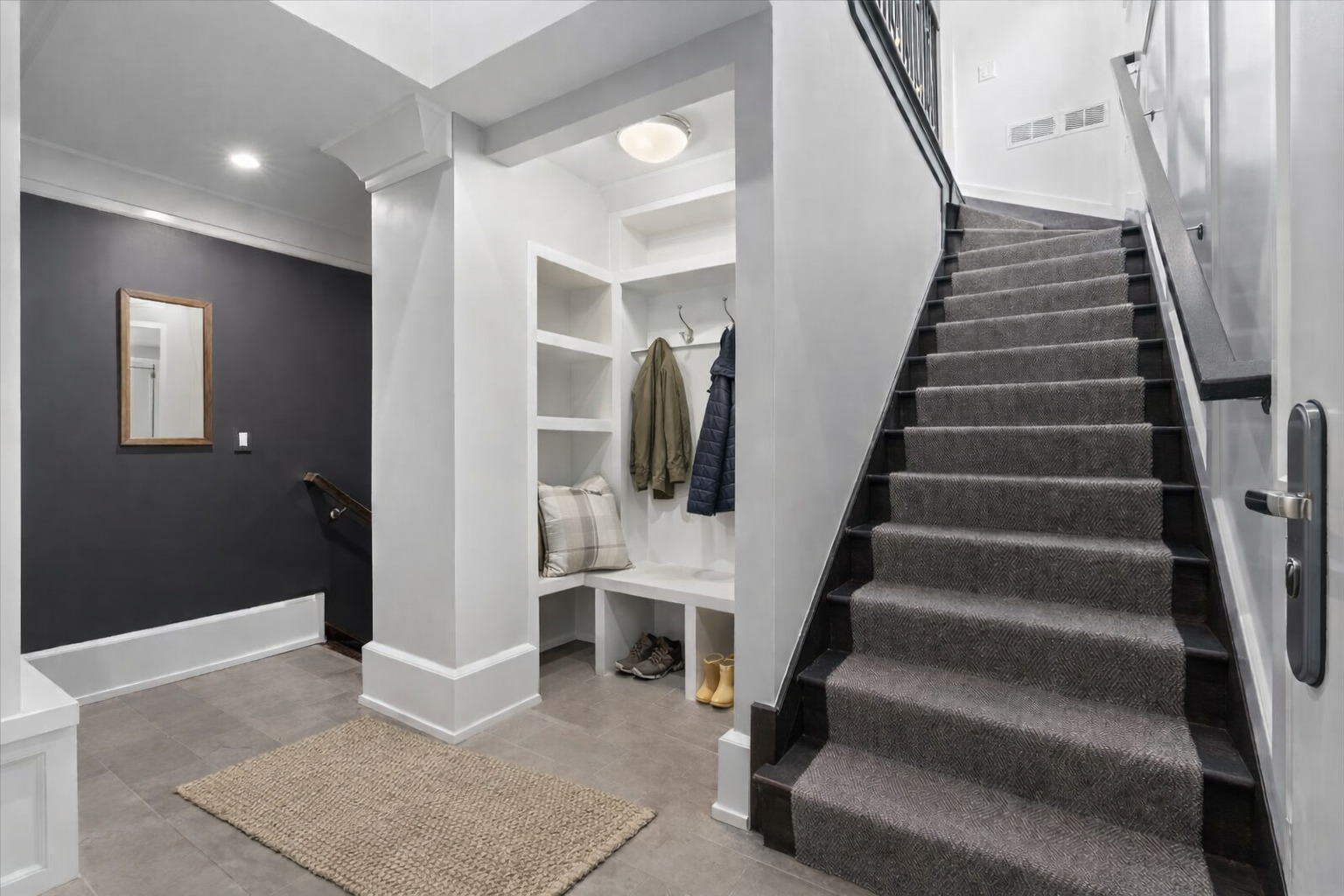 1722 N BURLING Street