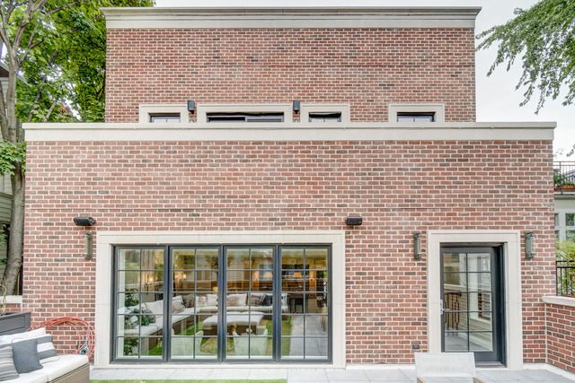 1722 N BURLING Street