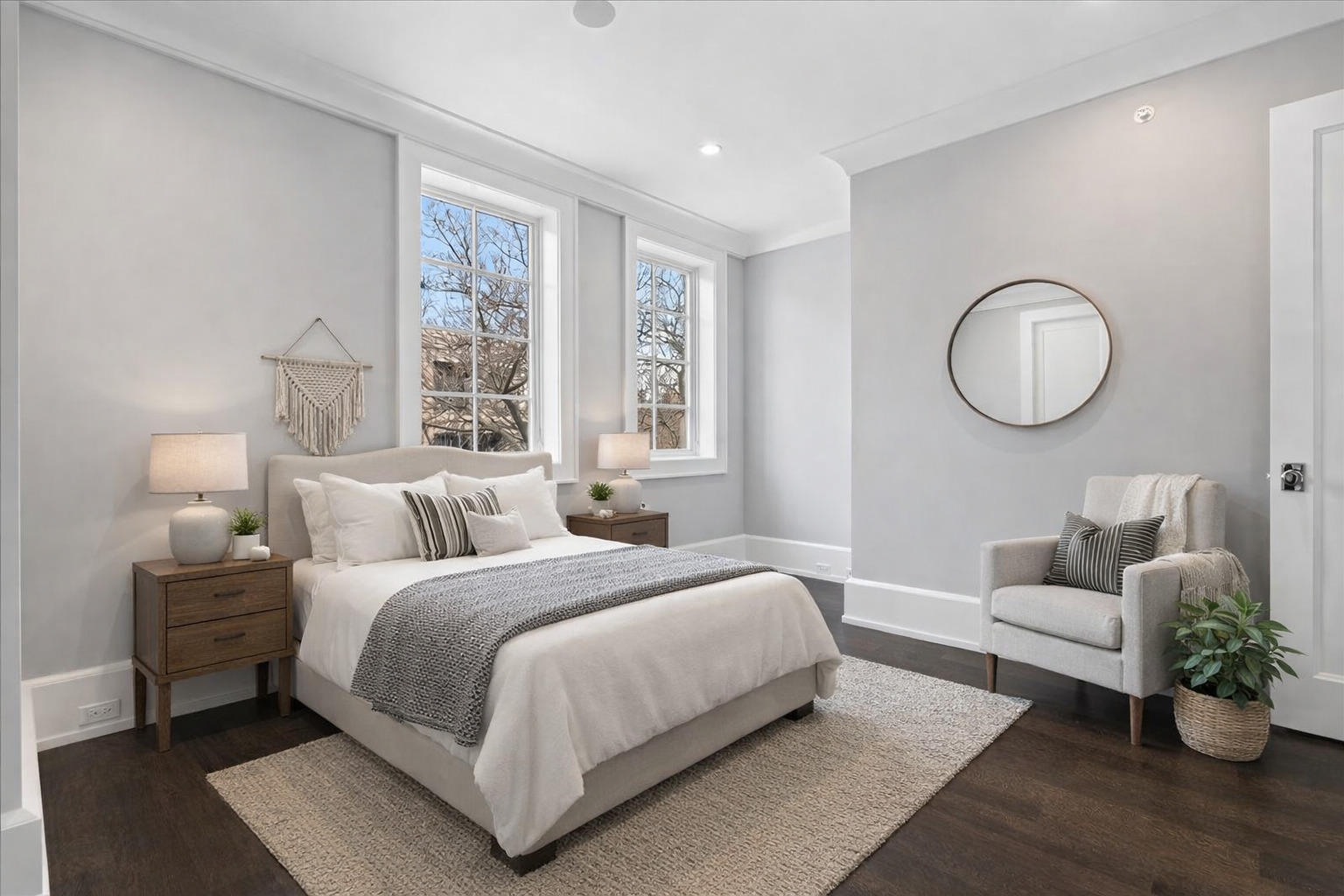 1722 N BURLING Street