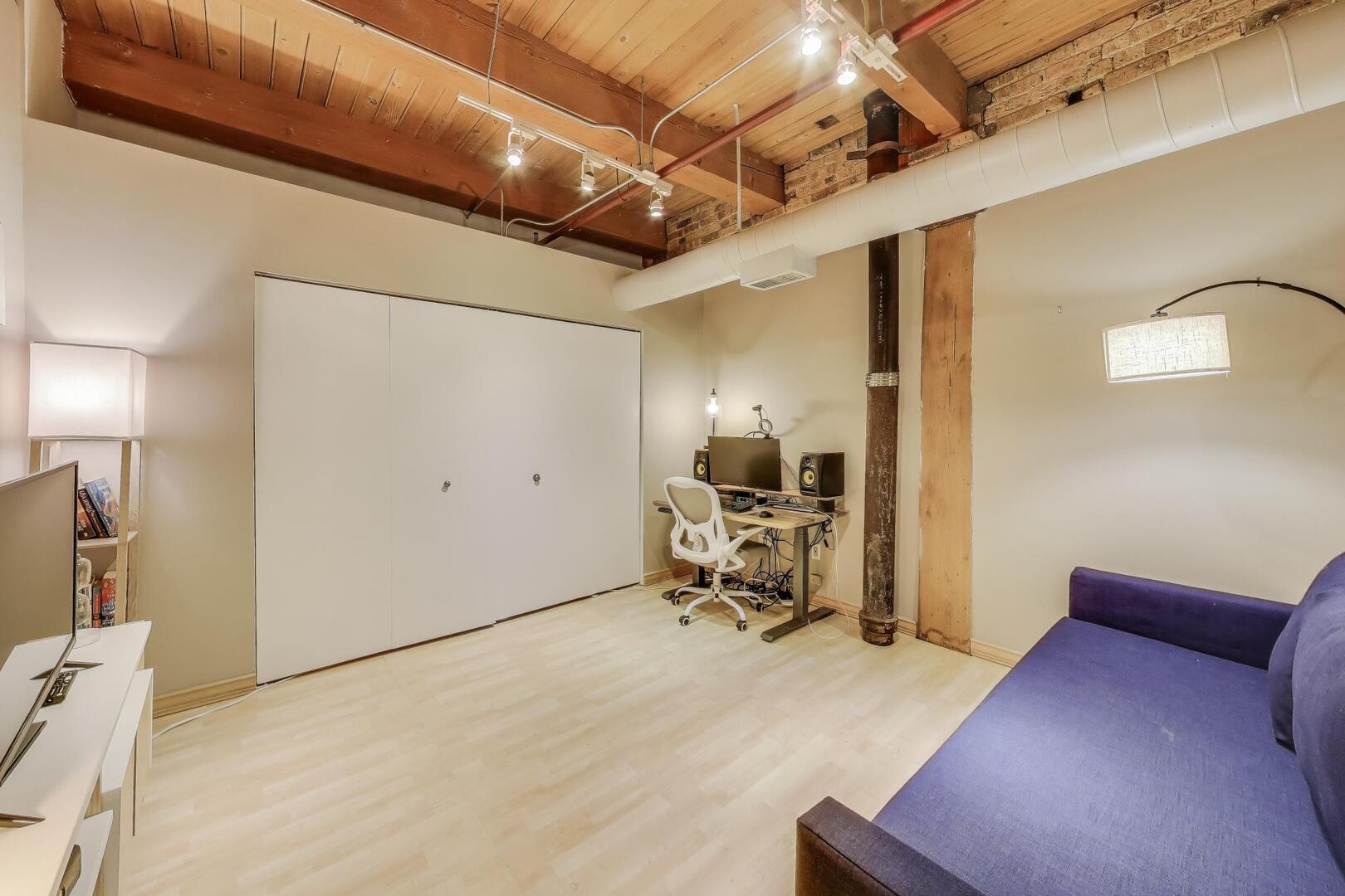 1733 W Irving Park Road Unit: 215