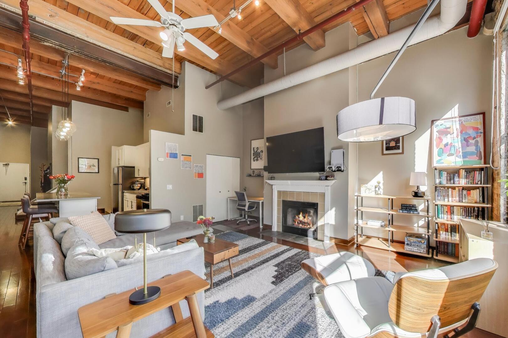 1733 W Irving Park Road Unit: 215