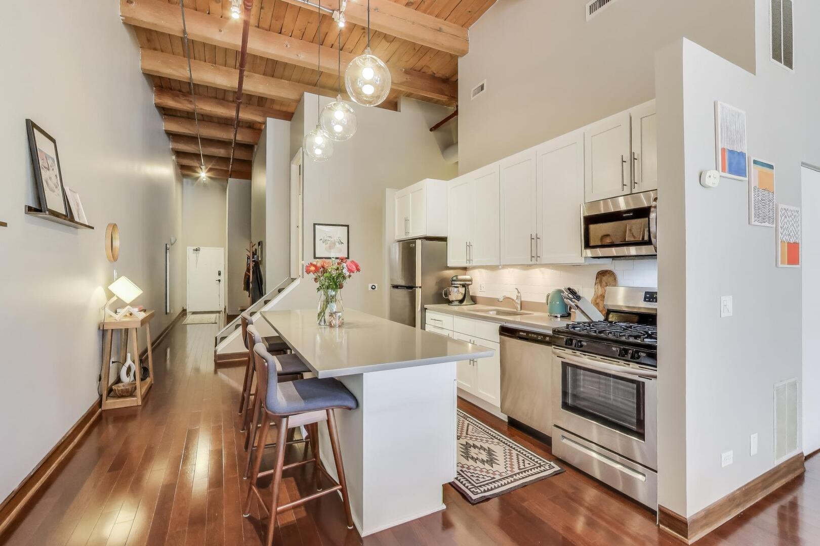 1733 W Irving Park Road Unit: 215