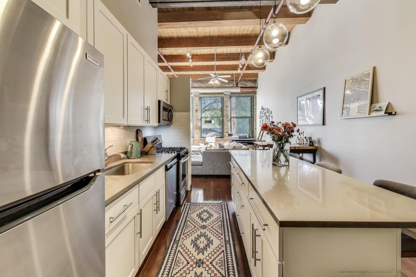 1733 W Irving Park Road Unit: 215