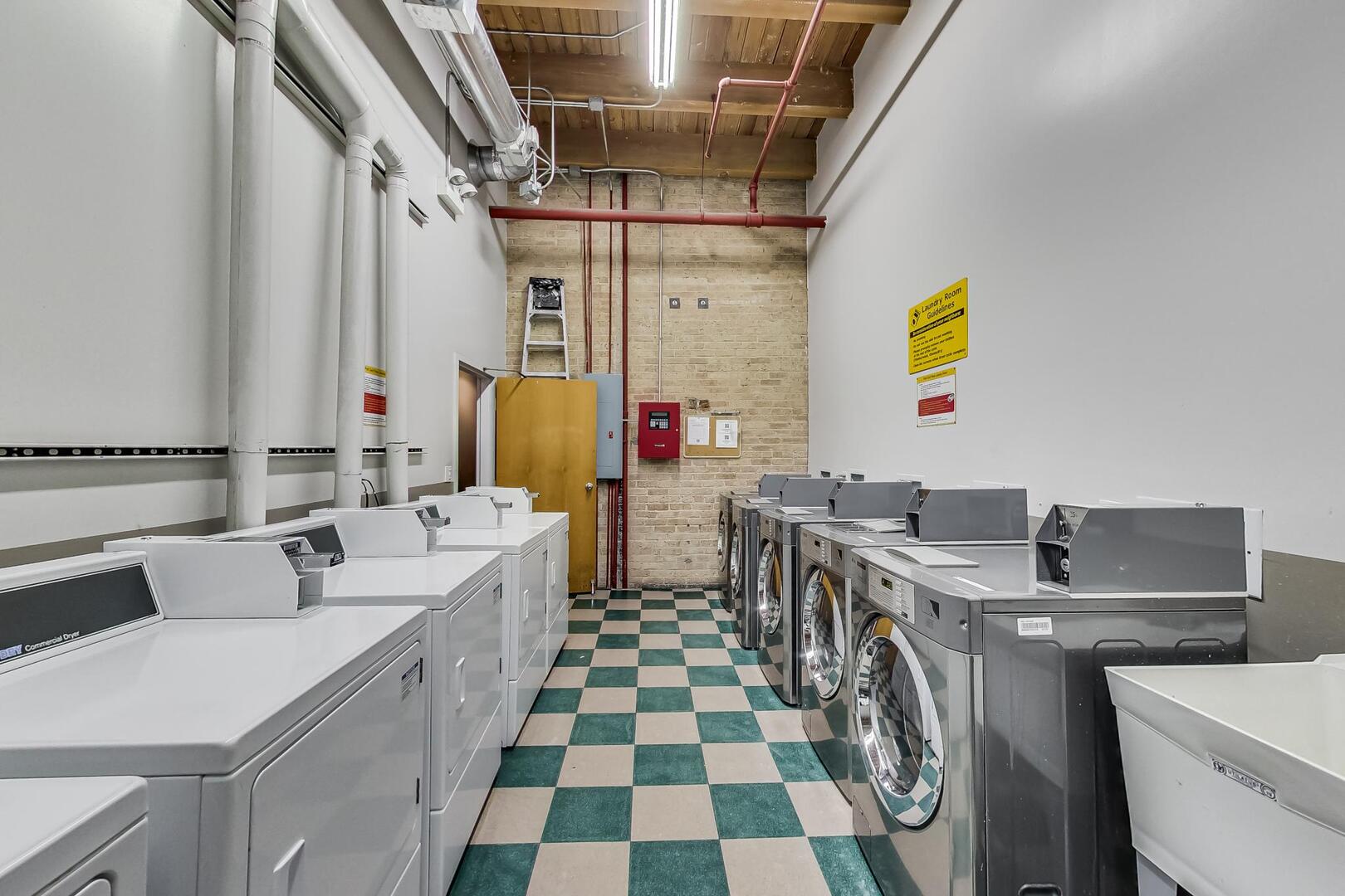 1733 W Irving Park Road Unit: 215