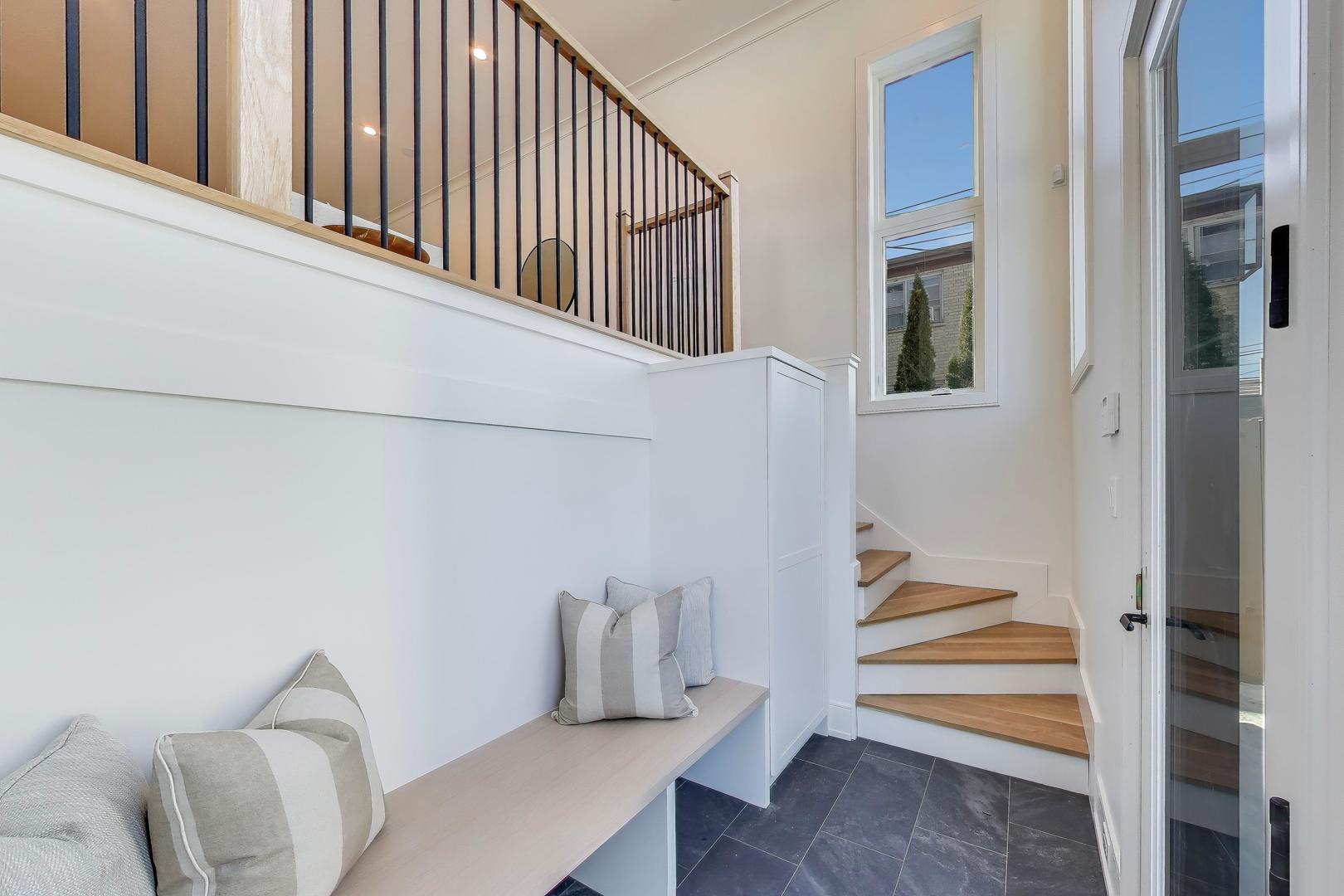 1632 W Hollywood Avenue