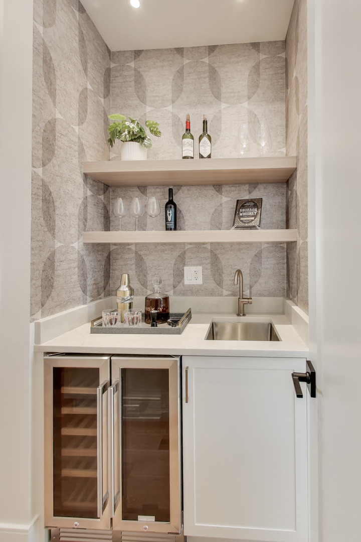 1632 W Hollywood Avenue