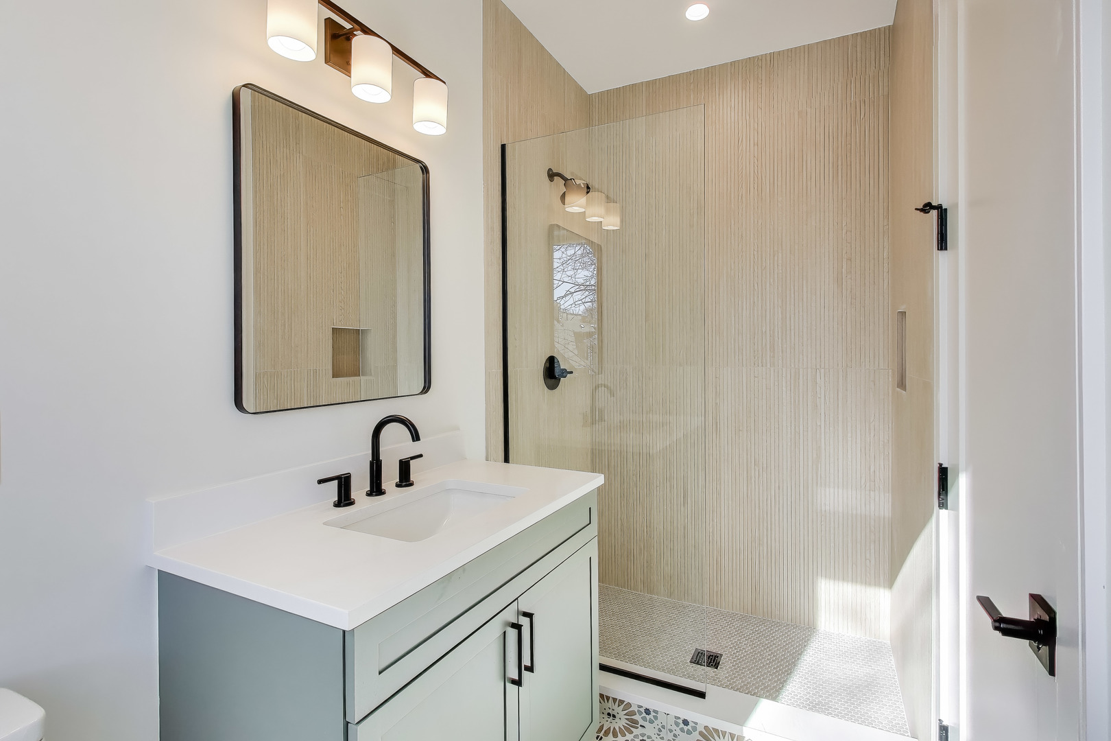 1632 W Hollywood Avenue