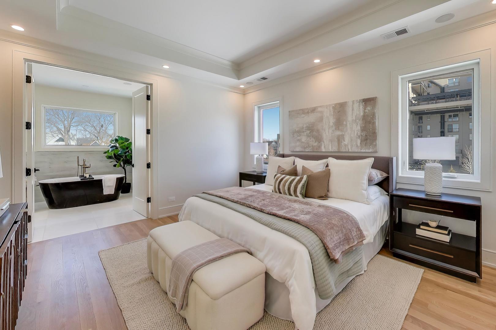 1632 W Hollywood Avenue