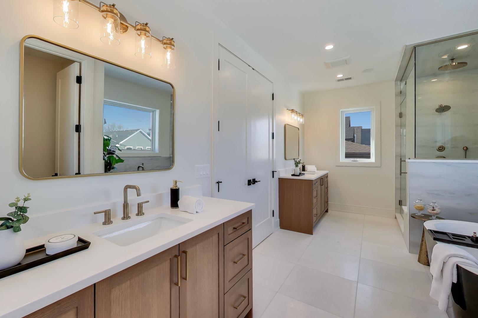 1632 W Hollywood Avenue