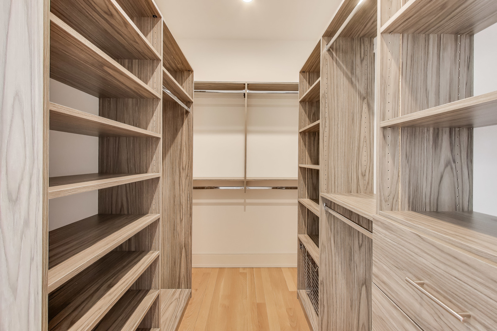 1632 W Hollywood Avenue