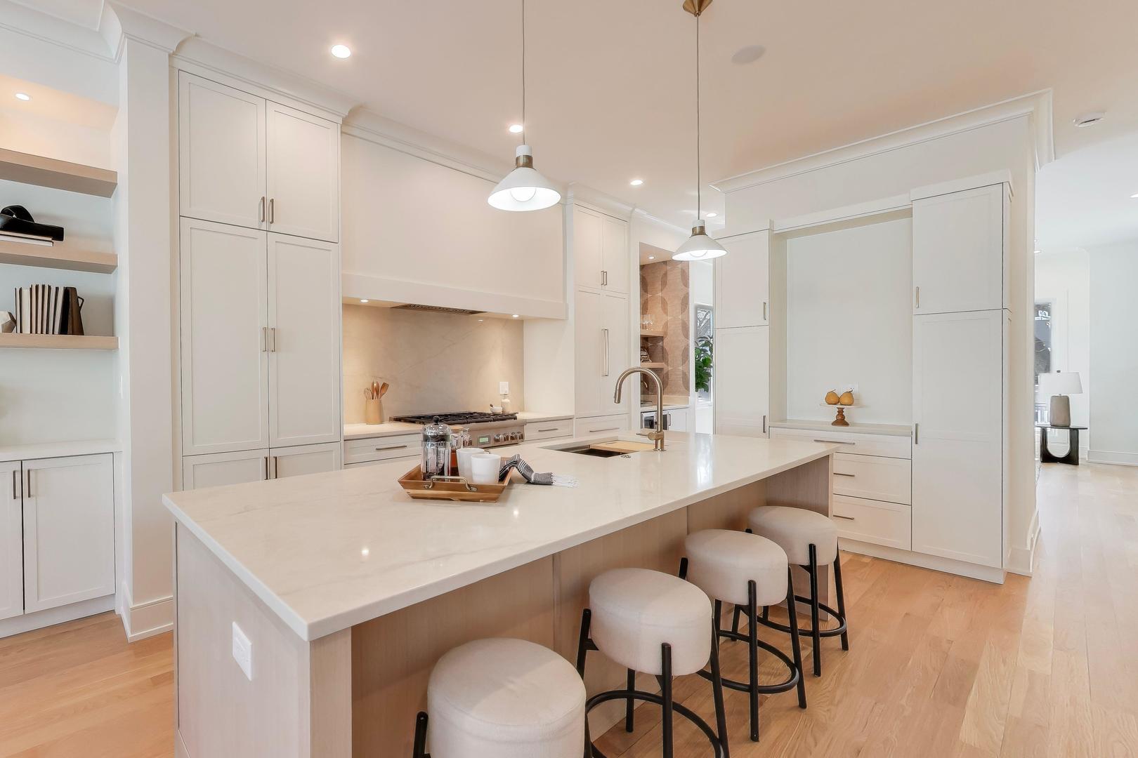 1632 W Hollywood Avenue