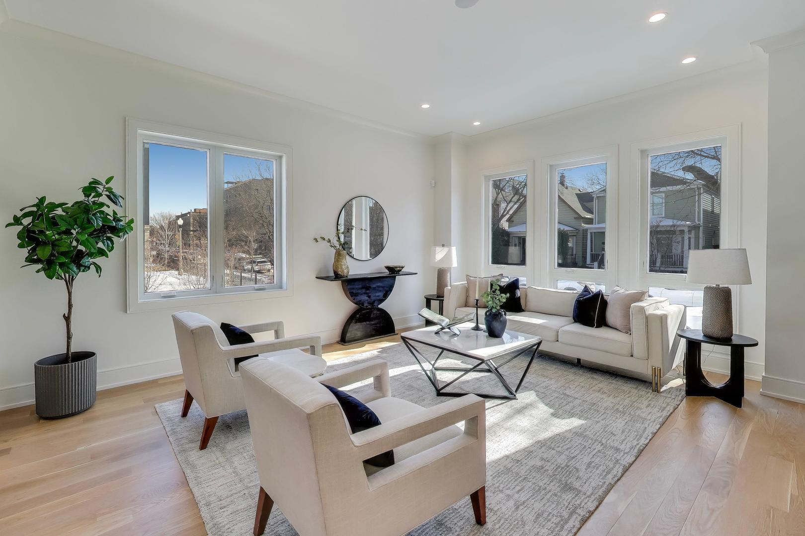 1632 W Hollywood Avenue