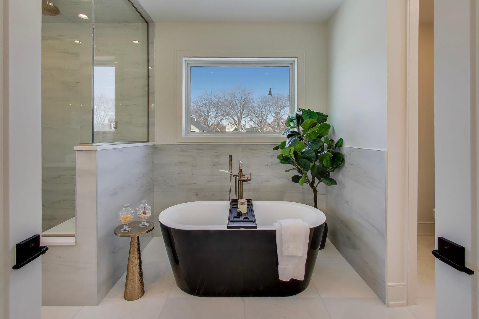 1632 W Hollywood Avenue